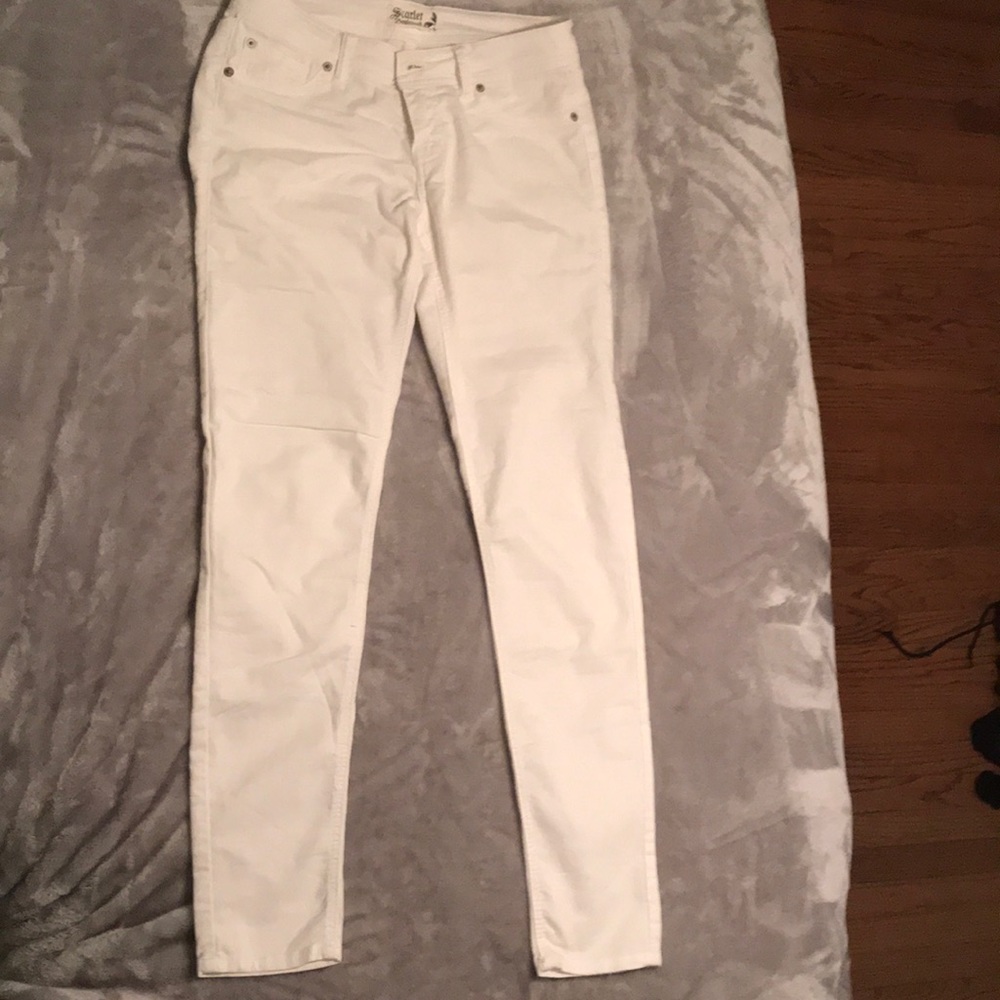 White non ripped skinny jeans